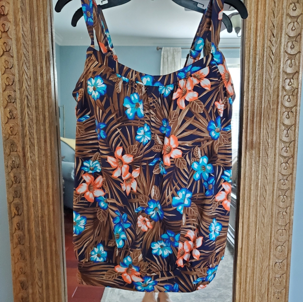 Women's D-Cup Chlorine Resistant Blouson Tankini Swimsuit Top